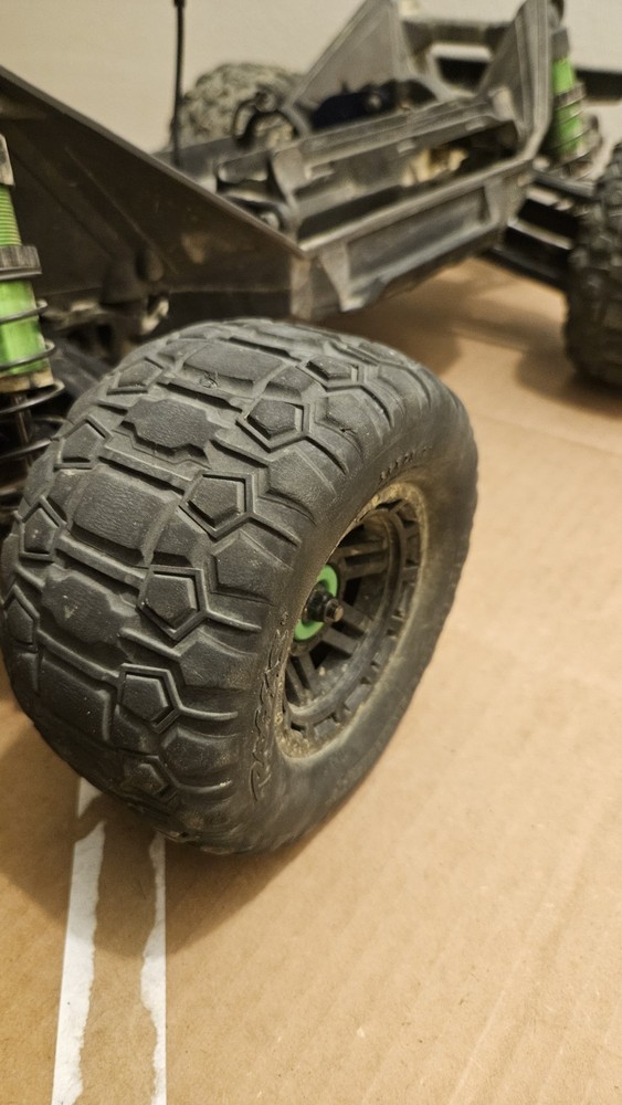 Traxxas Maxx Roller/slider