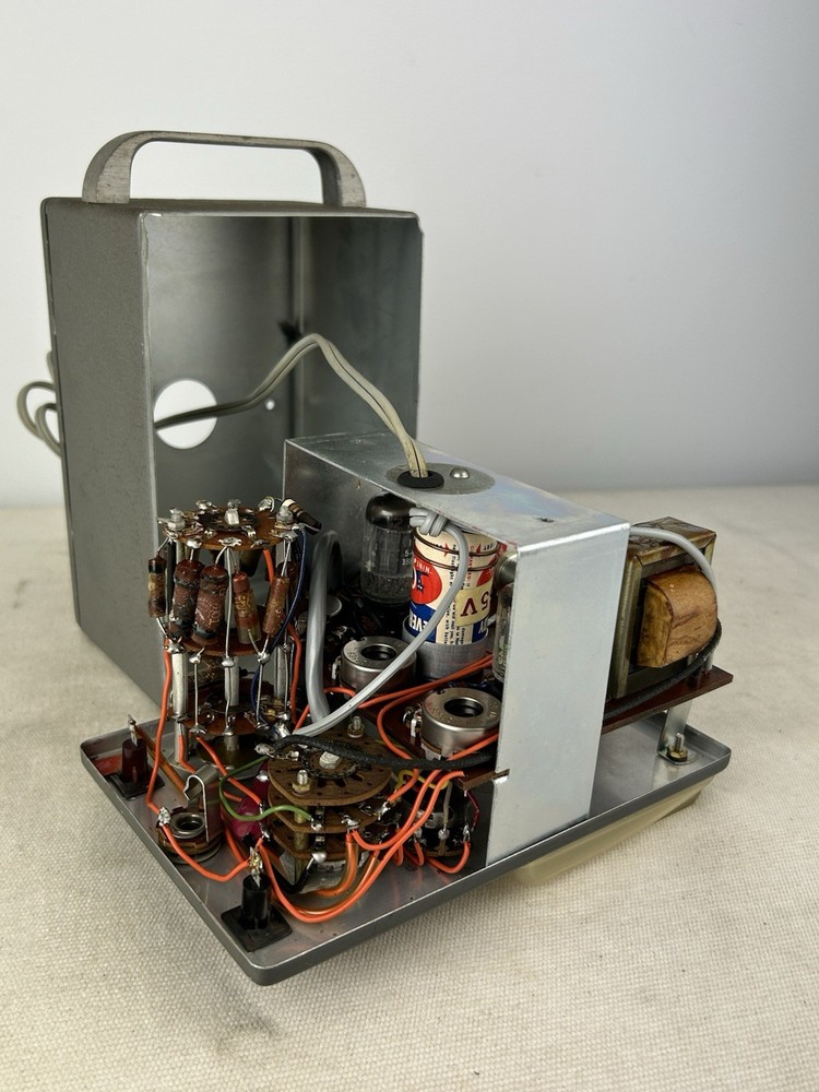 Heathkit V-7A Vacuum Tube Voltmeter Powers On Untested.