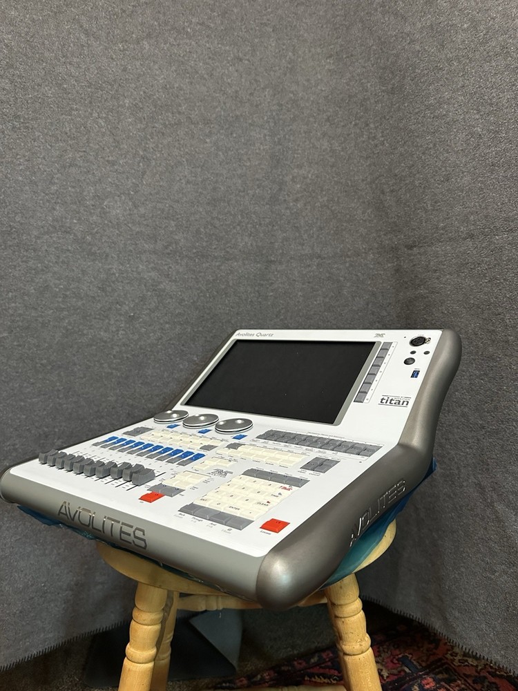 Avolites Quartz Lighting Console Controller , Titan Moble Wing, Road Case, Bag