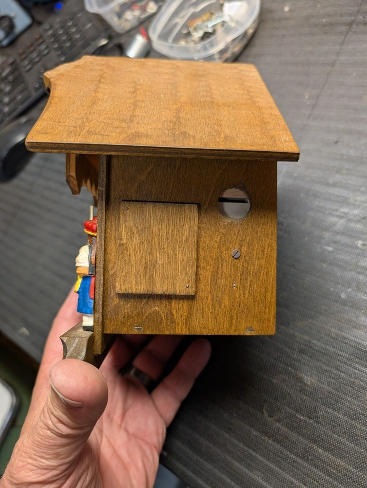 D.Hönes Chalet Style Cuckoo Clock