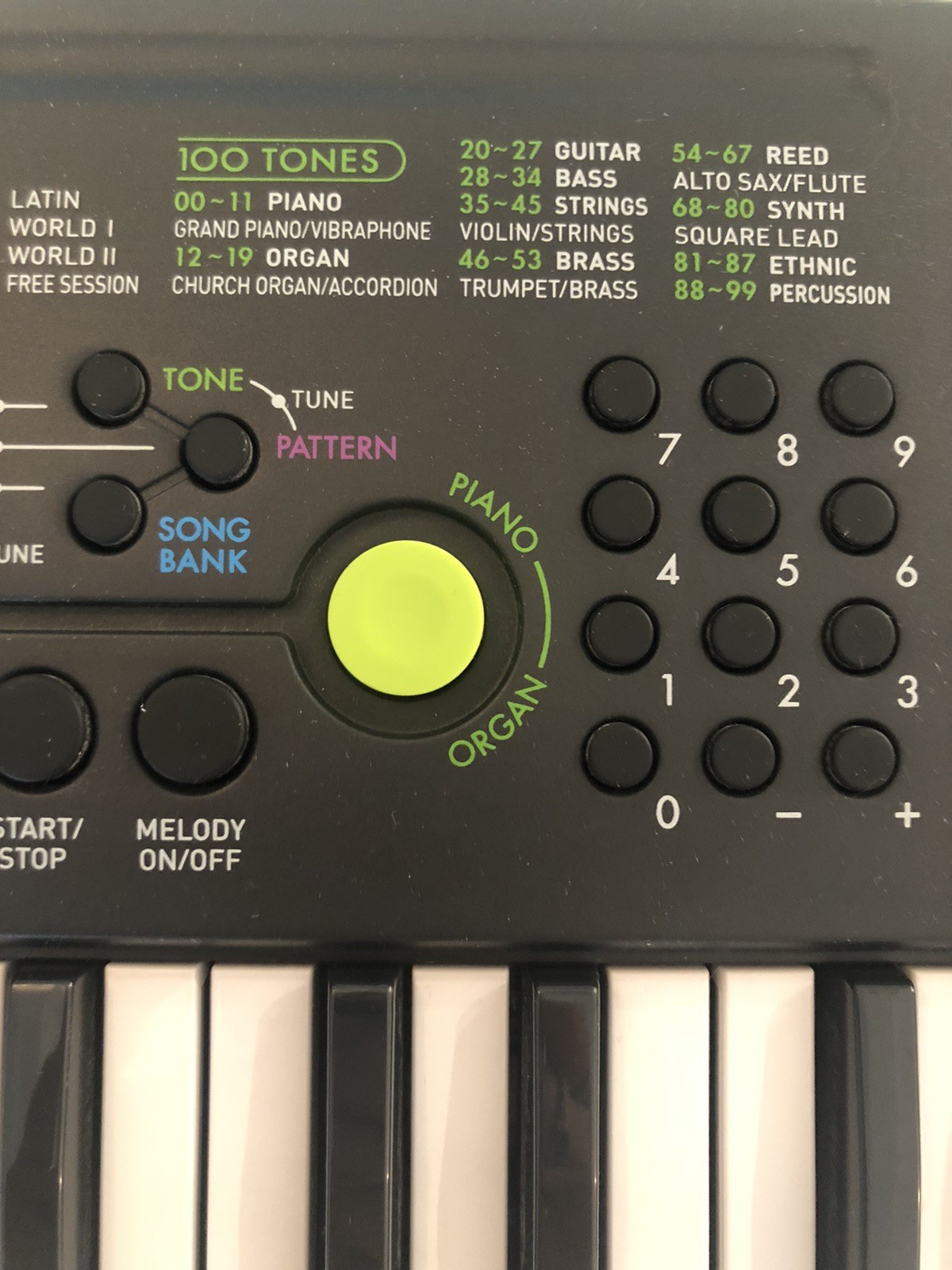 NEW OOB Casio SA-46 32-Key Mini Electronic Keyboard Black & Green + Batteries