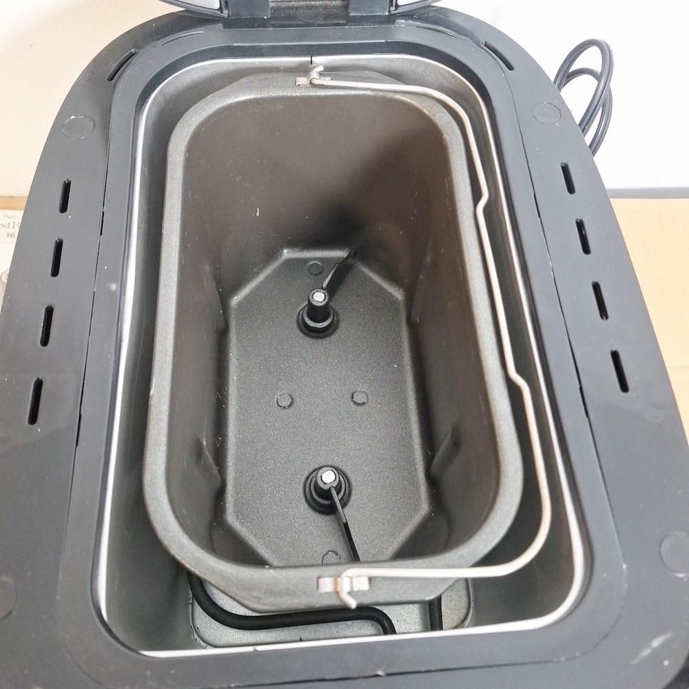 West Bend 41300 Dual Blade 2.5 lbs. Bread Maker & Dough Machine