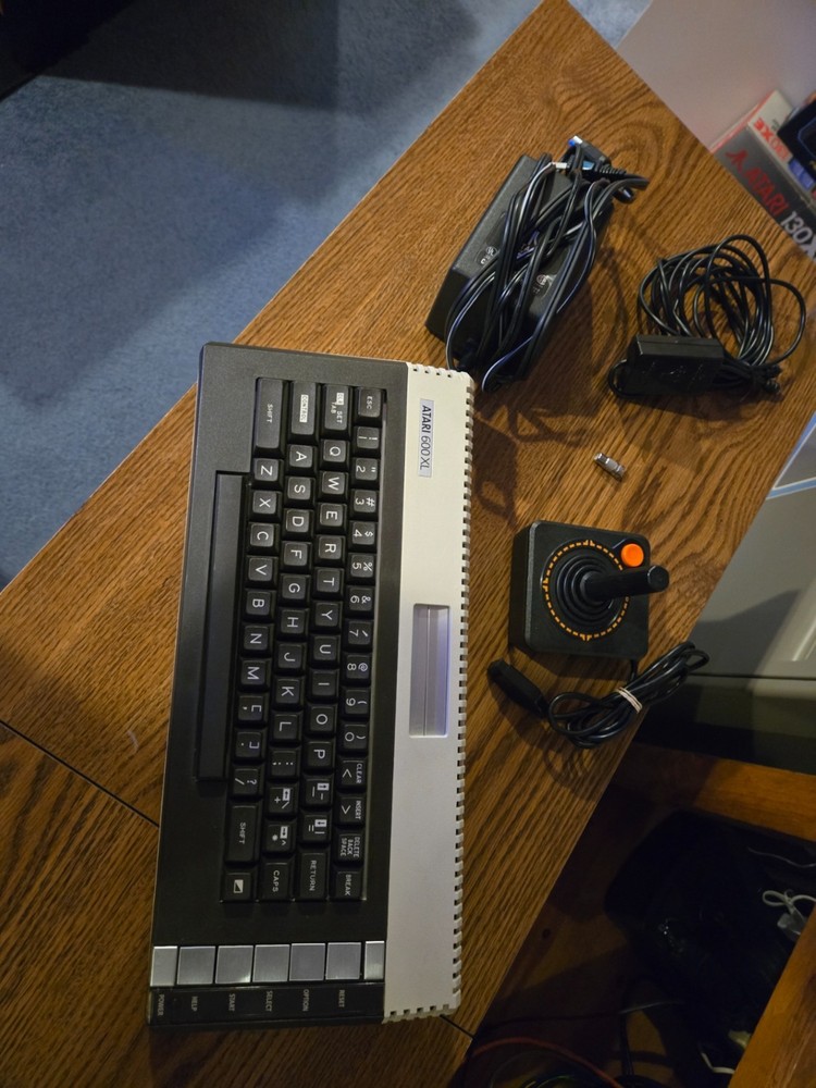 Atari 600XL Computer Tested & Working