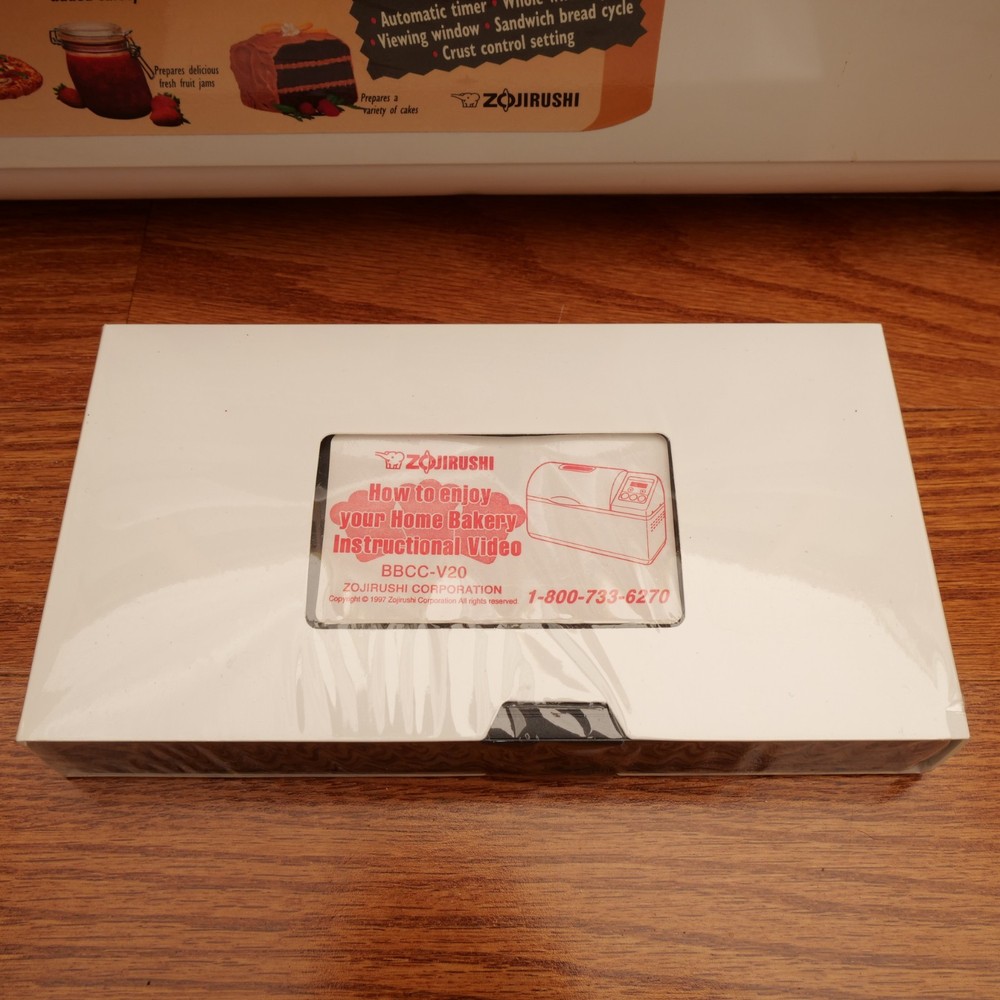 Zojirushi Home Bakery BBCC-V20 Bread Maker Machine 2lb Programmable Tested Works