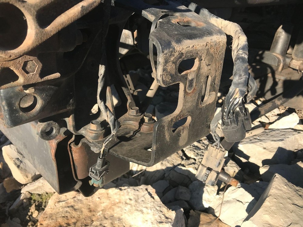Volvo VNL Bumper Bracket - Used