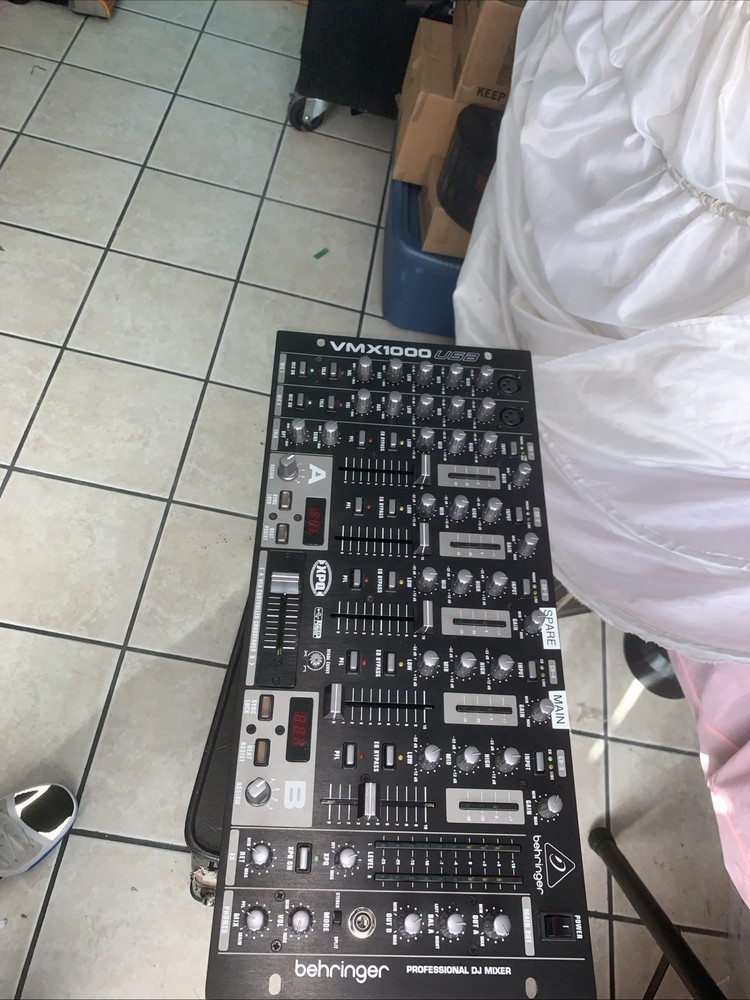 Behringer VMX 1000USB DJ Mixer