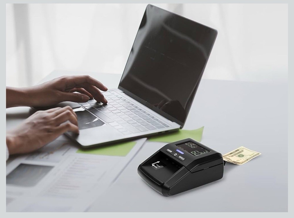 Counterfeit Bill Money Detector Machine with LCD Display, Portable Compact US...