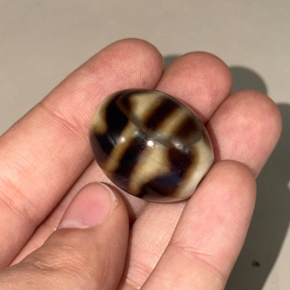Ancient Tibetan Himalayan Agate Z Large Lucky Bead