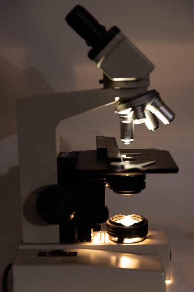 Nikon SC Binocular Biological Microscope with 4 Objective Lenses & Eyepieces