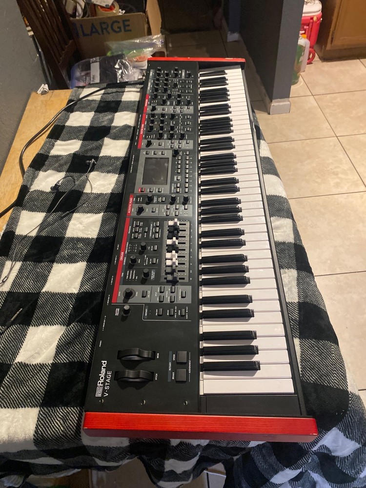Roland V-STAGE76 76-Note Performance Keyboard (Damaged )