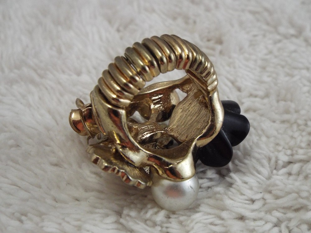 Mixed Flowers Stretchband Ring ~ Stretch Size 5-9 (A3)