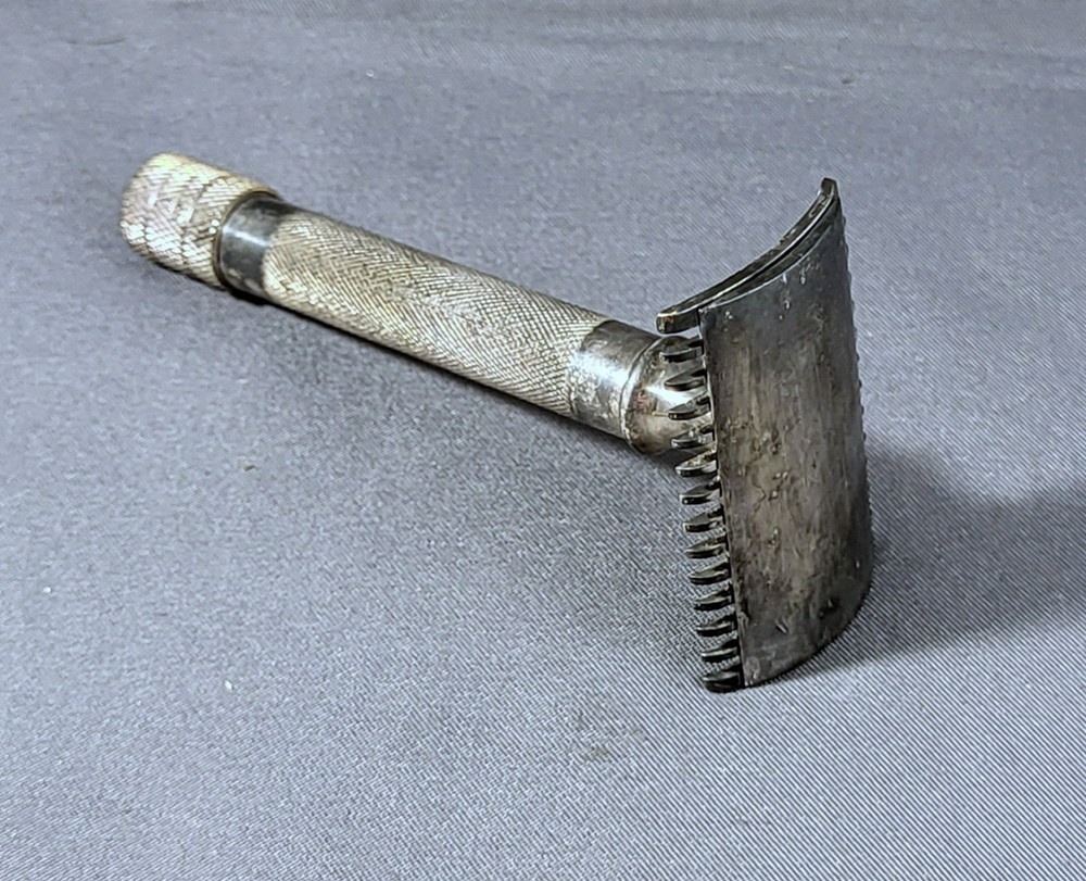 NIce Gillette Old Type - Single Ring - Razor - 1918 - Clean