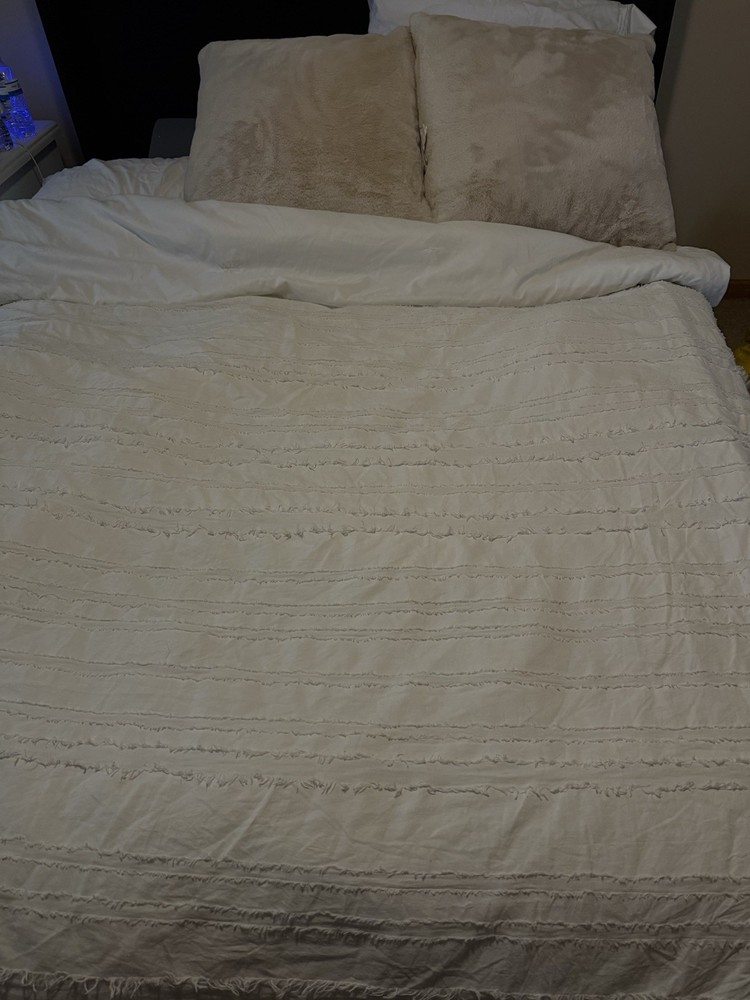 Dormify Twin XL White Eyelash Comforter