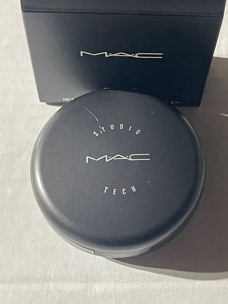 MAC Studio Tech Foundation Compact 10 g/.35 oz (Select Color)