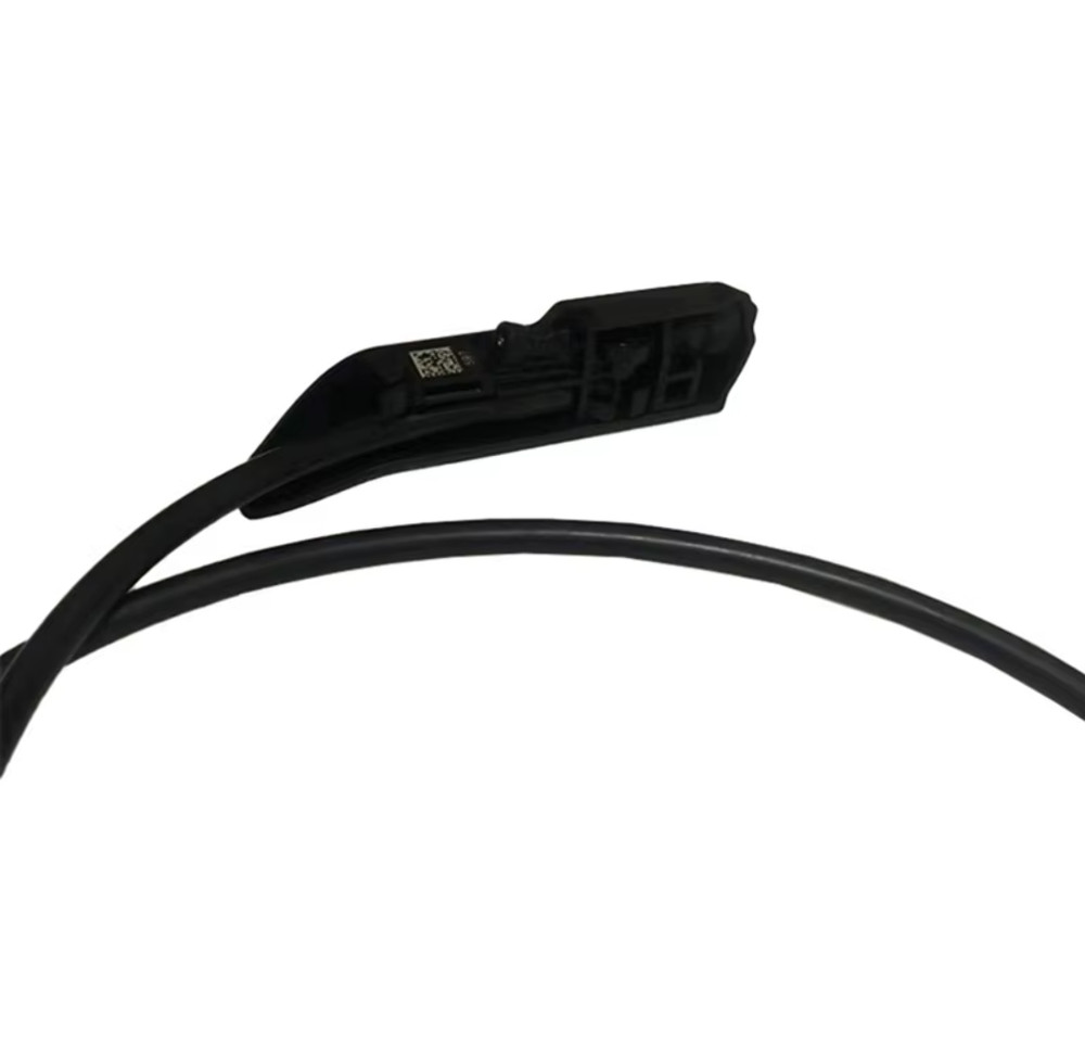 Tesla Model 3, Y Wiper Arm Washer Spay Nozzle Assembly