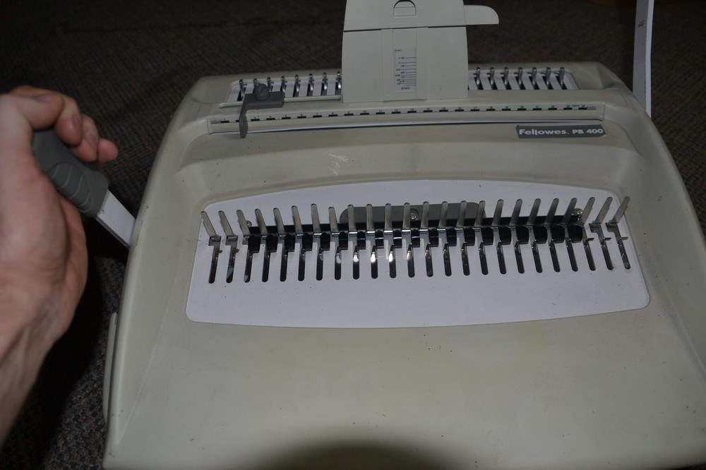 Fellowes PB400 Punch Comb Binding Combo Machine