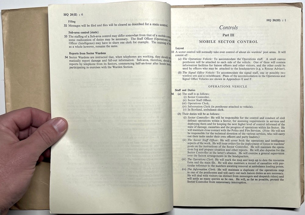 1960 UK CIVIL DEFENCE HQ SECTION INSTRUCTOR NOTES HMSO NUCLEAR TRAINING HANDBOOK