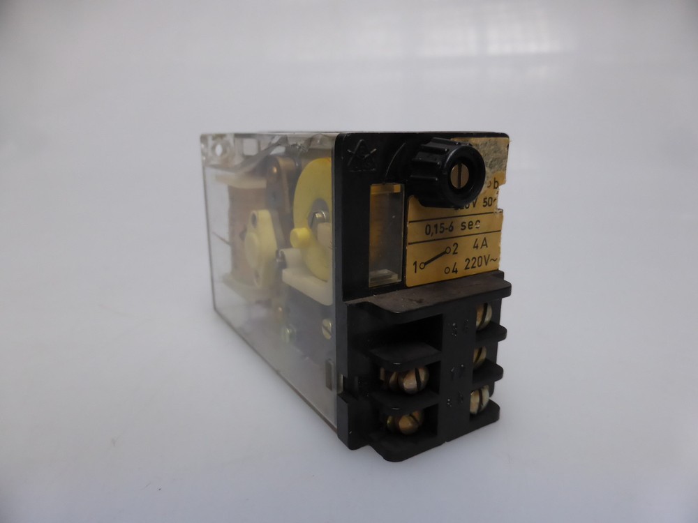 Time Relay 0.15-6Sec; 4A 220V