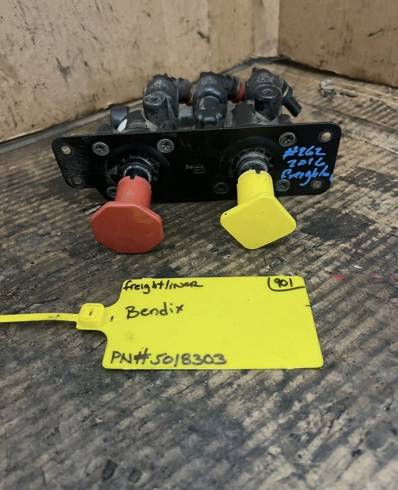 BENDIX - FREIGHTLINER DASH CONTROL BRAKE VALVE - USED P/N 5018303