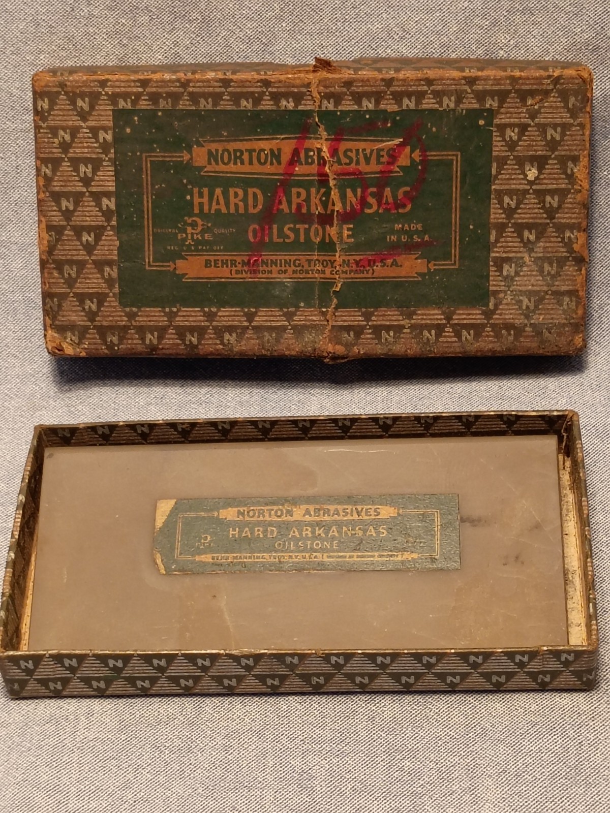 Vintage Norton Abrasives Hard Arkansas Oilstone HS 4 Round Edge Slip in Box-used