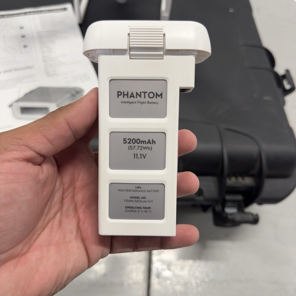 DJI PHANTOM 2 VISION + with case, 2 Used Batteries & Range Extender