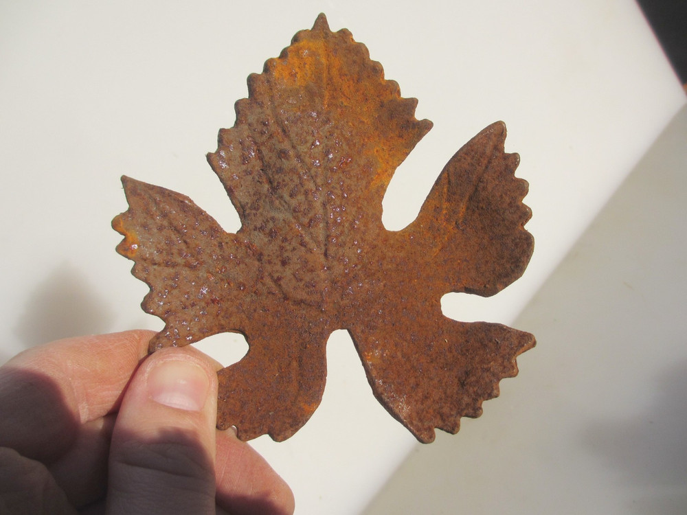 Vintage Iron Decorative Leaf Leaves Mount - £5 each