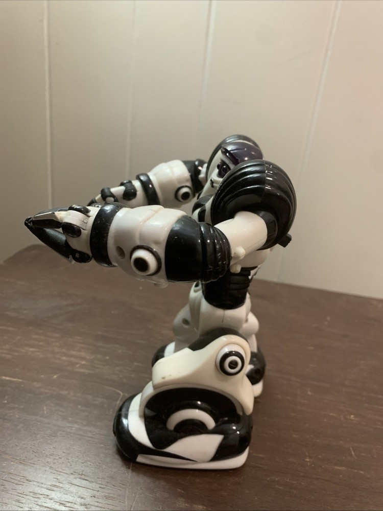 Robosapien WoW Wee Robot. Works!! No Remote