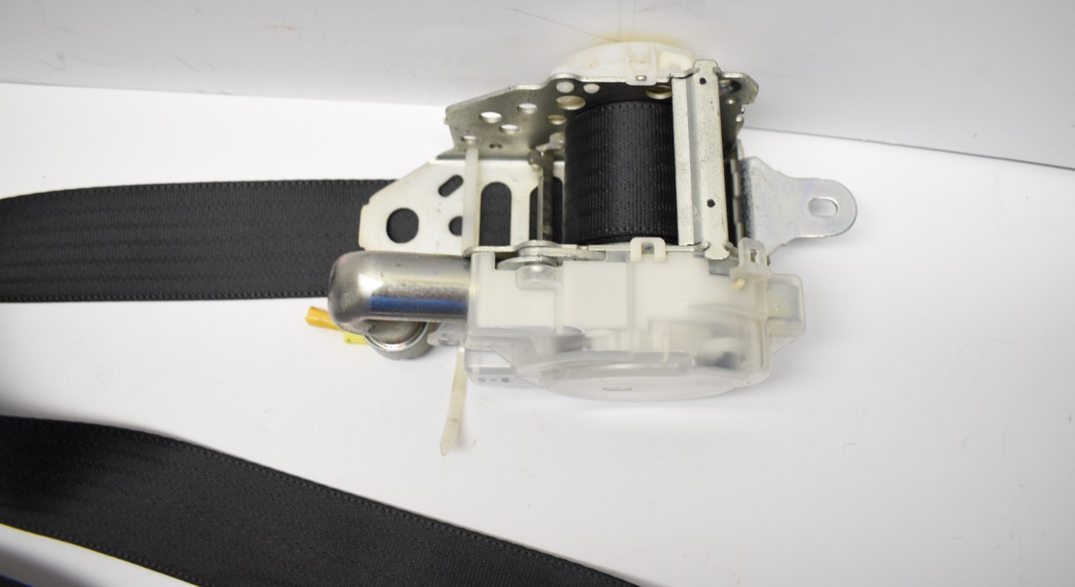 2009-2013 TOYOTA TUNDRA PASSENGER FRONT SEAT BELT RETRACTOR BLACK OEM CREW DBL