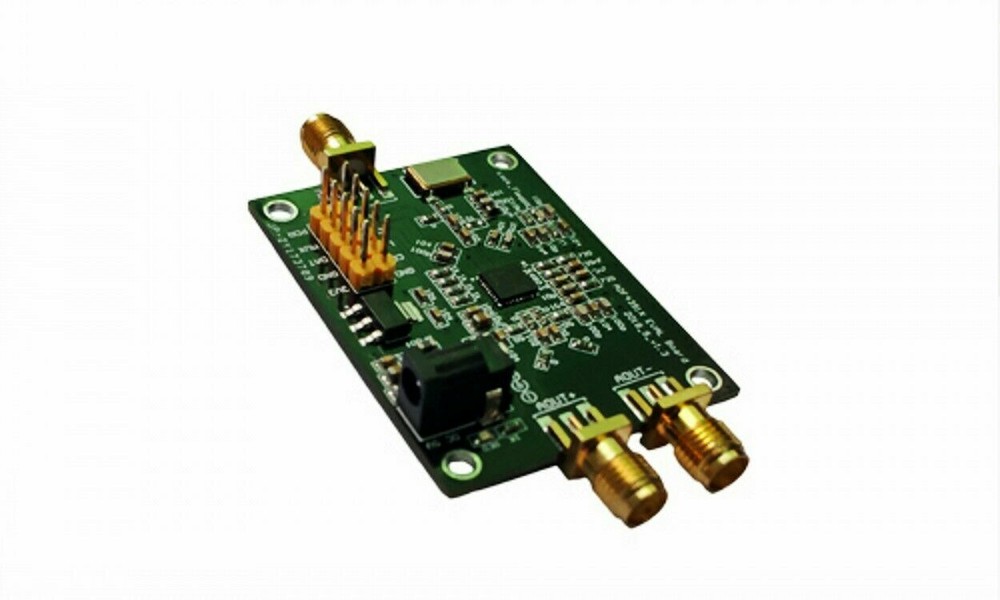 ADF4351 35M-4.4GHz RF Signal Source Development Board Signal Generator Module
