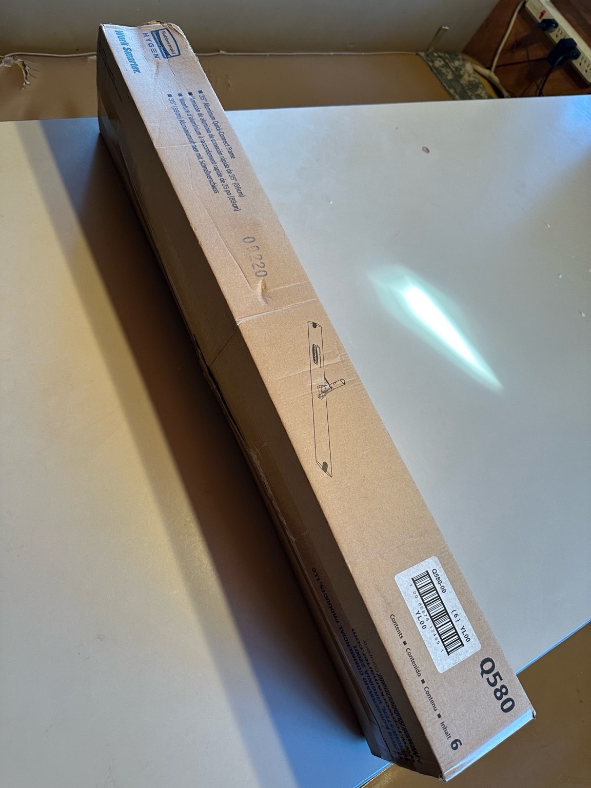 Rubbermaid Commercial HYGEN 35” Microfiber Mop Frame Q58000YL00 – New