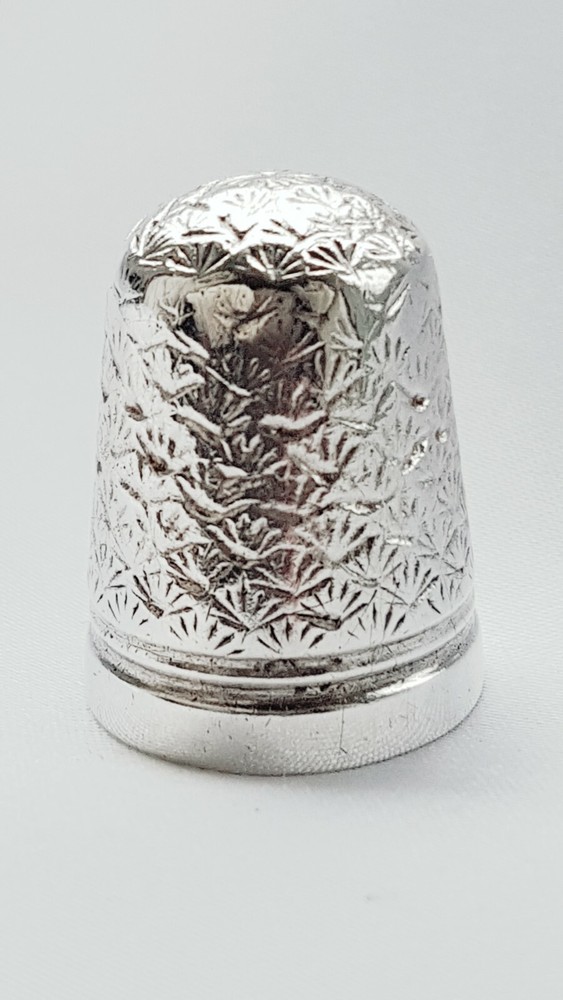 Silver THIMBLE ~ Charles Horner Rd 210799 PAT ~ Shell Pattern ~ Size 6