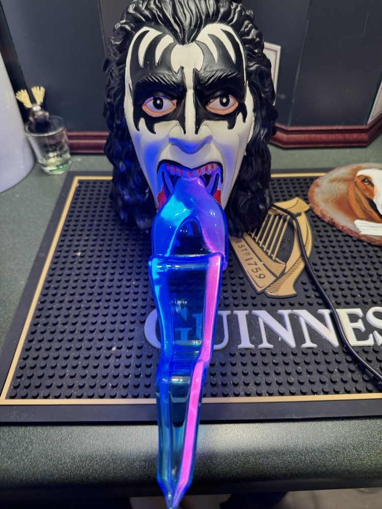 KISS GENE SIMMONS