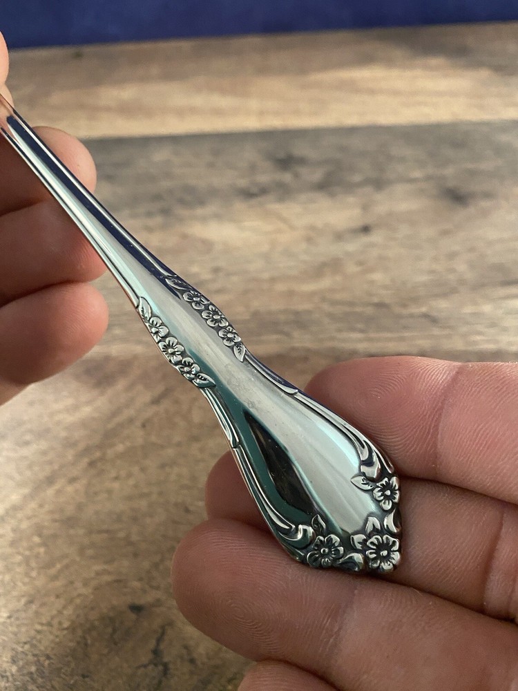 Large Oneida Canada Serving Fork Scroll Flower Design Unknown Pattern