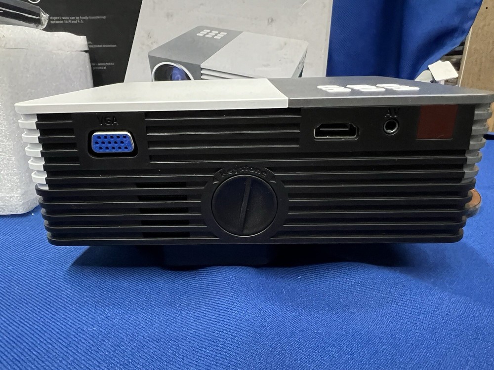 LED High-Resolution Mini Projector TFT LCD 1080 Pixels HD Multimedia