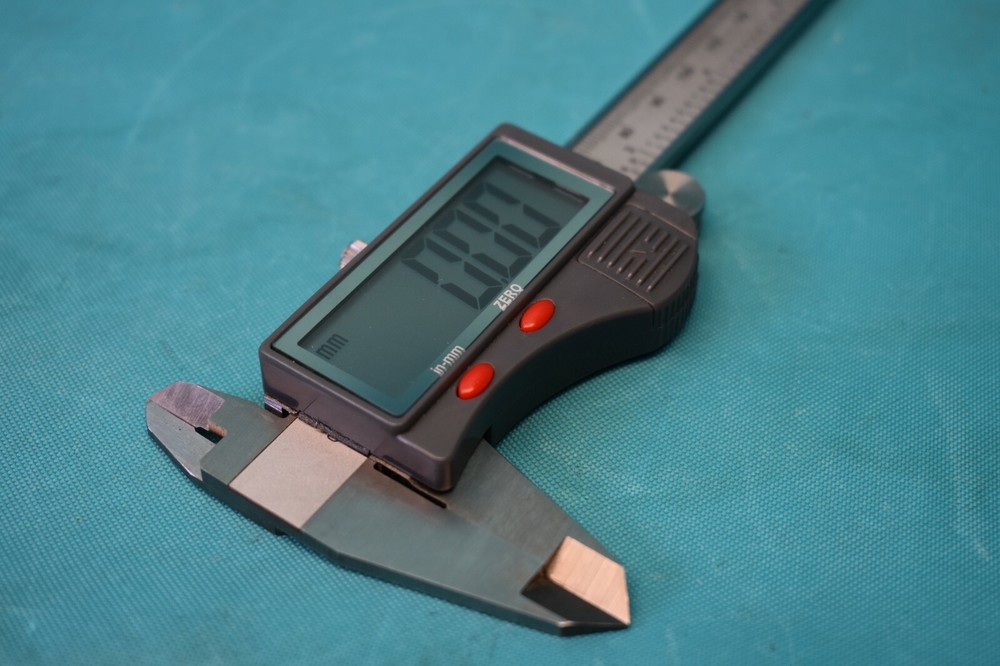 USED SPI 6" ELECTRONIC CALIPER