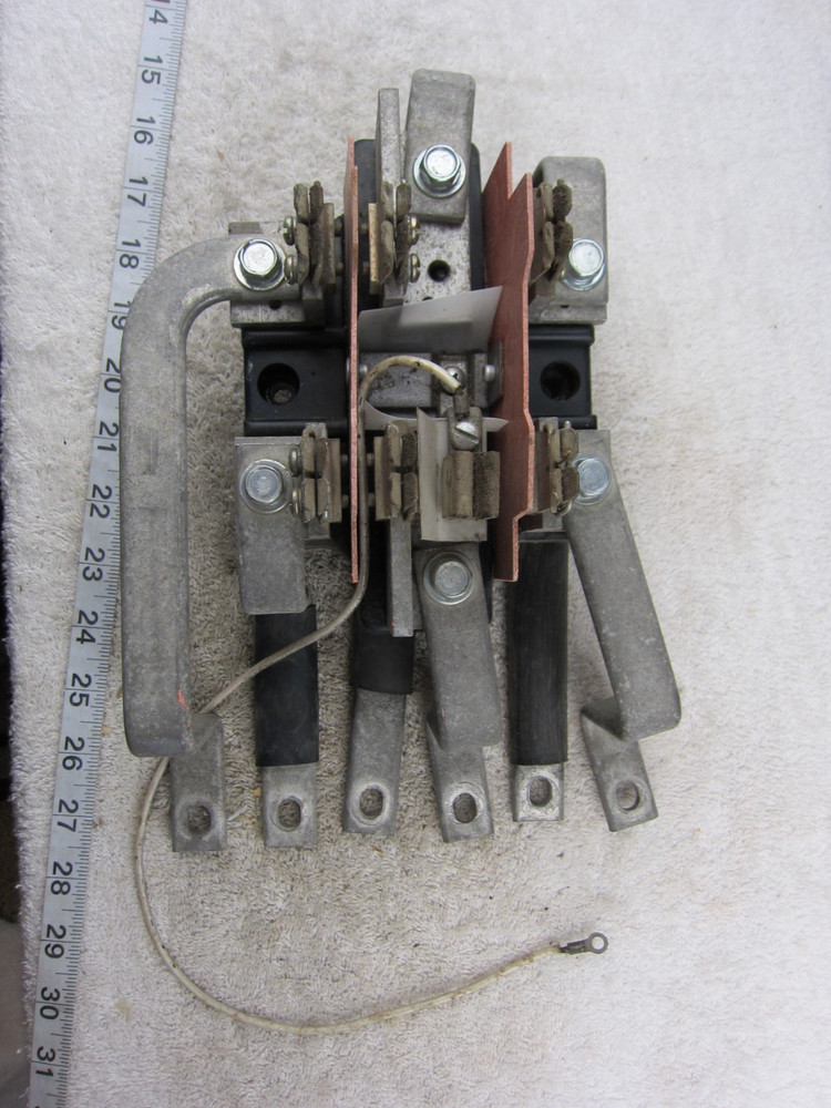 Cooper B-line 3P 200A 600V Meter Socket, Used