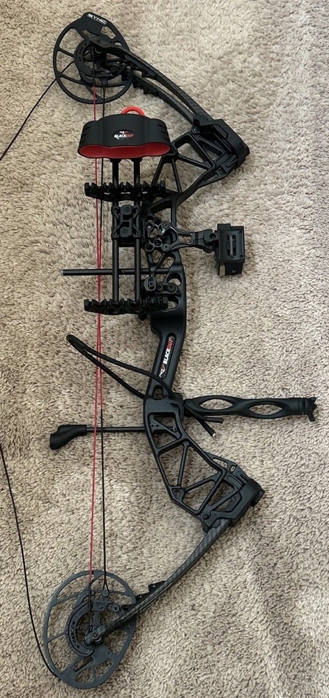 BlackOut Epic Compound Bow RH – Trophy Ridge Sight – Needs String / Repair As-is