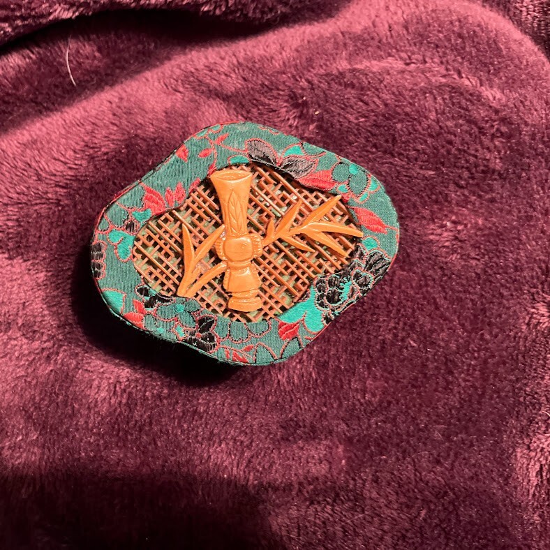 Tiny Box small green satin embroidered with emblem Bake Lite? Celluloid?