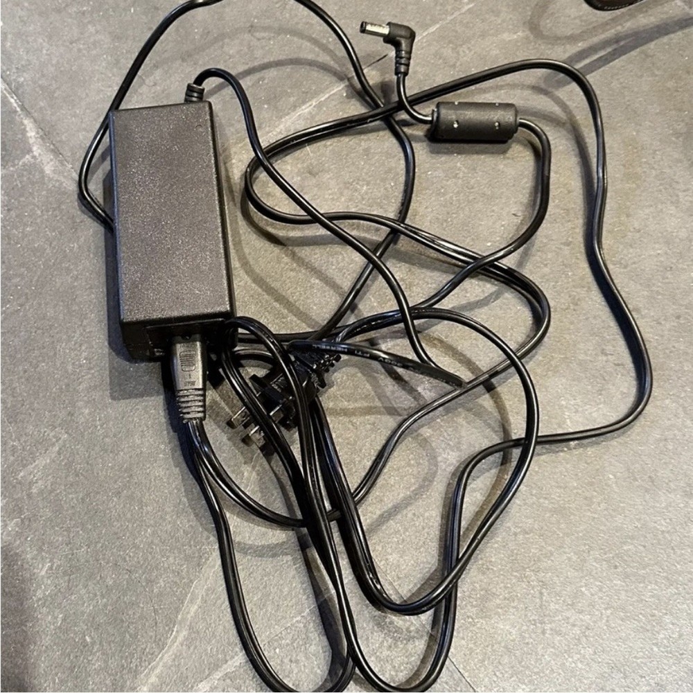 MICROS RESTAURANT DISPLAY CONTROLLER MODEL DT166 INPUT DC12V 2A + POWER CORDS