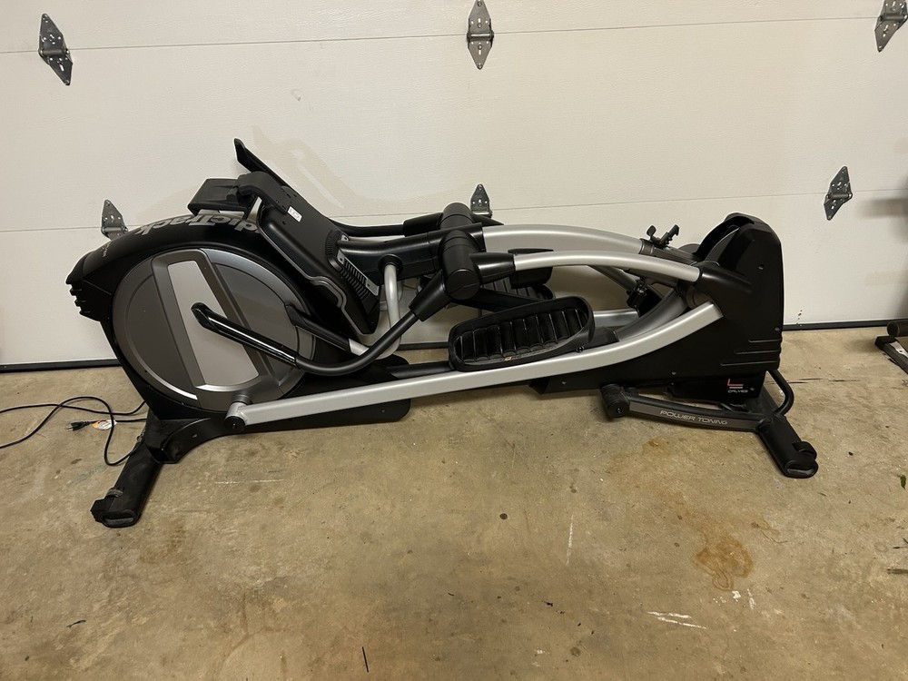 Barely Used Elliptical Trainer – Excellent Condition