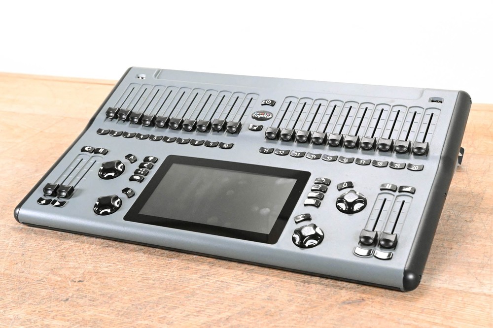 Pathway Connectivity Cognito2 PRO512 Lighting Console with 512 Outputs CG01D70