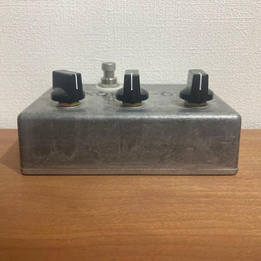 Electric bass pre equalizer