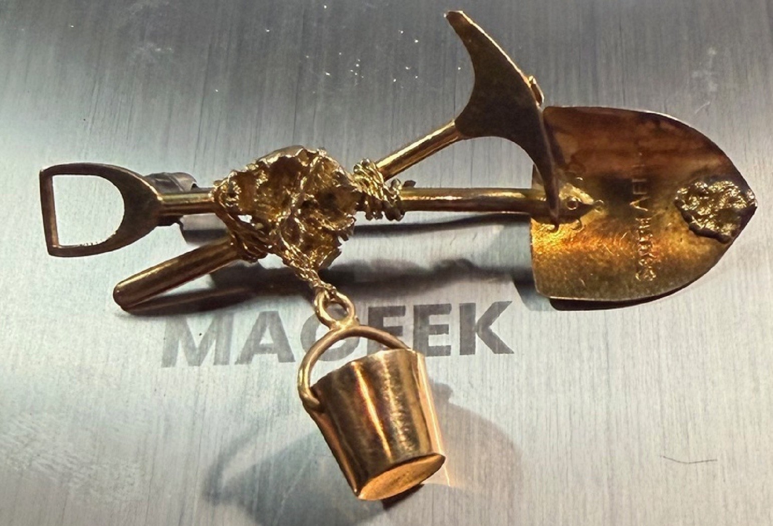 Rare Gold Miner Pin, Shovel, Pickaxe, Nugget, Chain, Bucket / SA 9ct / 5.57gram