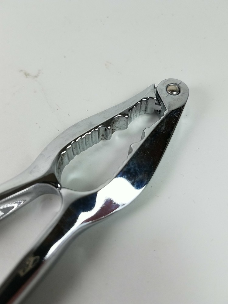 Metal Nut Cracker Sheller Walnut Convenient Plier