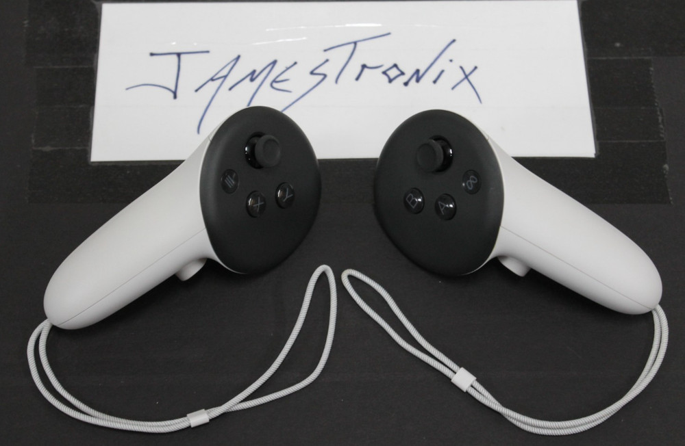 Genuine Meta Quest 3 / 3S VR Left & Right Pair Controllers ONLY, GREAT CONDITION
