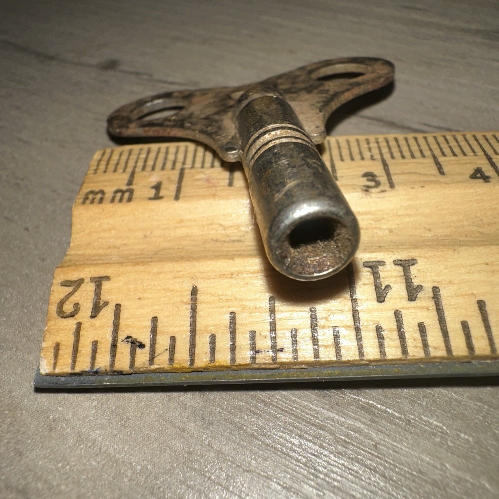 Antique Wind-Up Key Clock Key Unbranded Rusty #9