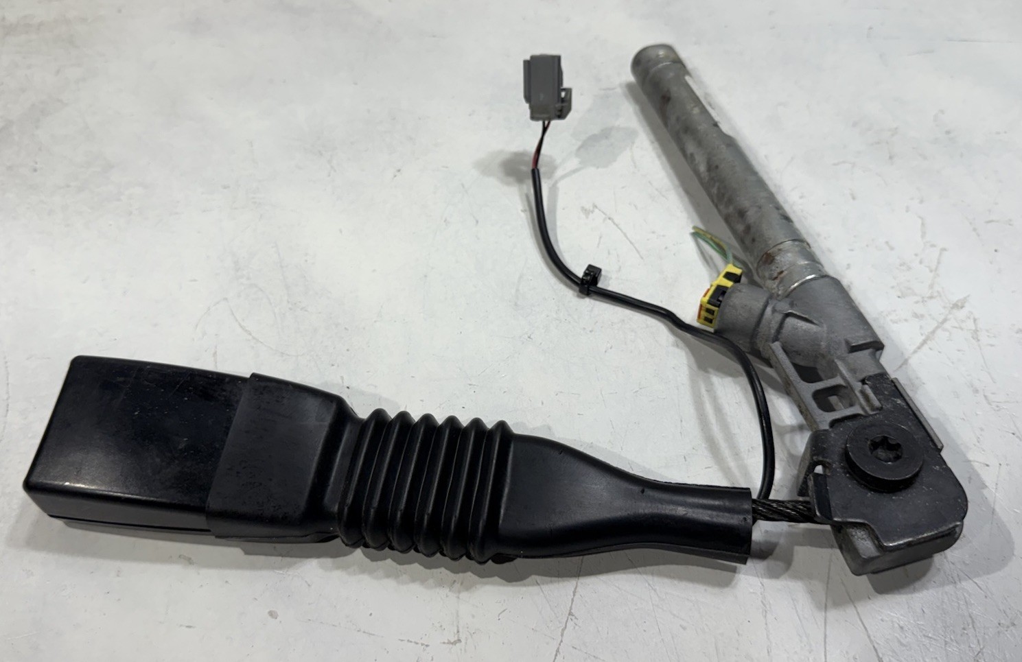 2017 - 2023 Dodge Charger Front Left Driver Seat Belt Buckle Assembly Black OEM