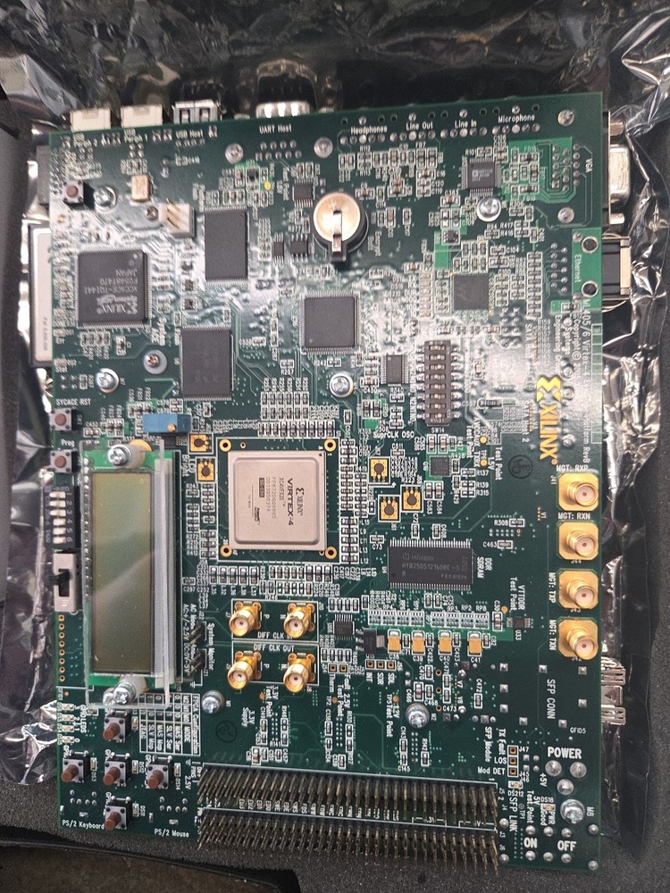 Xilinx Virtex-4 FX20 Evaluation Platform ML405