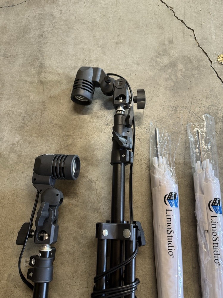Limo Studio Continuous Lighting Kit Portable Umbrellas Light Stands AC-Powered