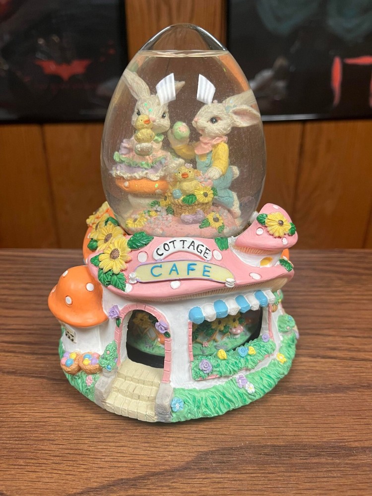 VINTAGE EASTER SPRING PETER COTTONTAIL RABBIT WATER GLOBE / SNOW GLOBE EGG SHAPE